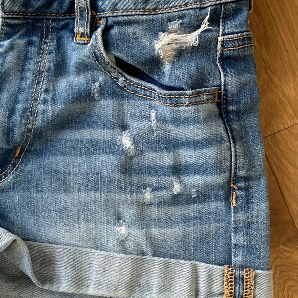 American Eagle AEO High Rise Shorties Size 4 Super Stretch Distressed Shorts EUC